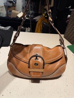 Coach vintage soho Tan medium Shoulder Bag with Buckle Accent